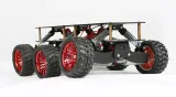 Schwarzes Offroad-Chassis mit 6-Radantrieb – 4